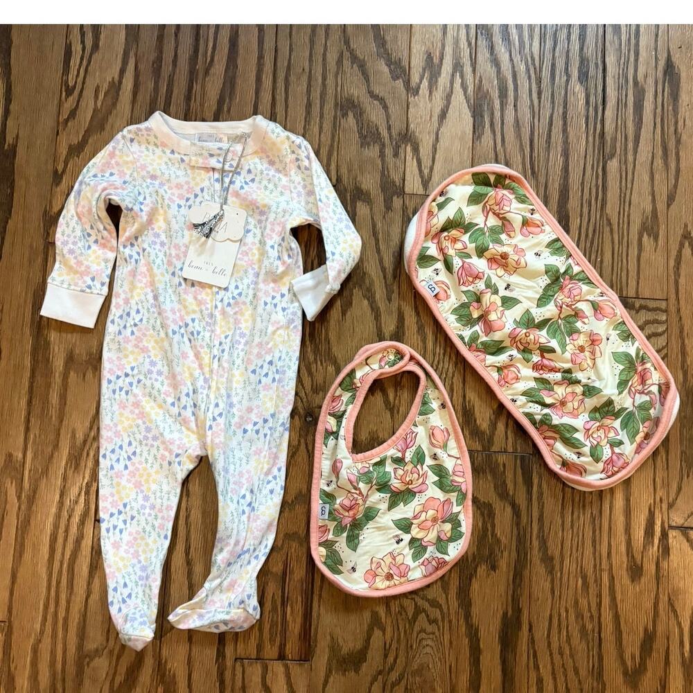 Tres Beau et Belle 0-3M Floral Footie Pajamas Bib Burp Cloth Lot